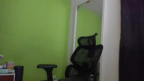 Snapshot of auradivina2 chatting on 05-25-26, 10:43 Aura Divina online show from 05-25-26, 10:43