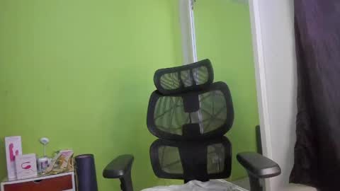 Snapshot of auradivina2 chatting on 05-29-26, 11:14 Aura Divina online show from 05-29-26, 11:14