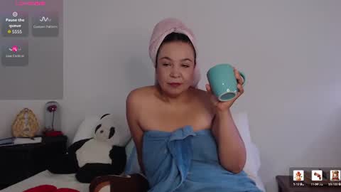 Snapshot of aurafuego chatting on 07-20-26, 01:35 Auro online show from 07-20-26, 01:35