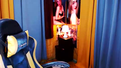 Snapshot of aurakharisma_xx chatting on 06-11-26, 05:38 Miss awra online show from 06-11-26, 05:38