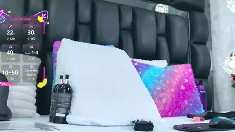 Aura online show from 12-13-25, 07:53