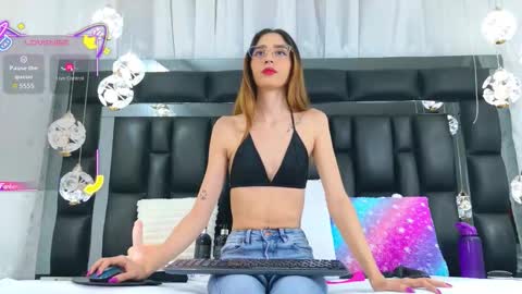 Aura online show from 12-20-25, 06:59