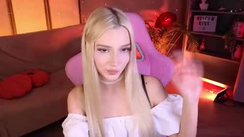 Snapshot of aurasanrise chatting on 07-12-26, 08:44 Aura online show from 07-12-26, 08:44
