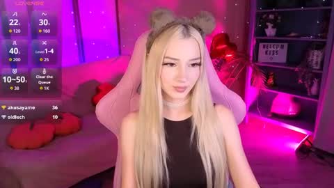 Snapshot of aurasanrise chatting on 07-13-26, 08:44 Aura online show from 07-13-26, 08:44