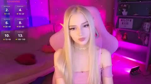 Snapshot of aurasanrise chatting on 07-18-26, 08:34 Aura online show from 07-18-26, 08:34