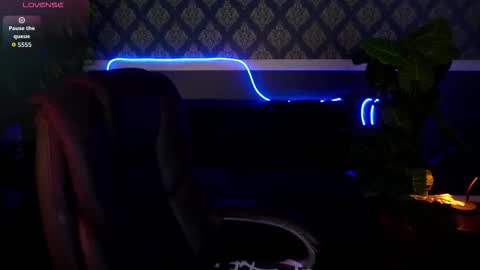 Snapshot of aureliabliss_ chatting on 09-18-25, 06:26 Nikol online show from 09-18-25, 06:26