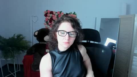 Snapshot of aureliagleam chatting on 05-31-26, 01:25 Aurelia online show from 05-31-26, 01:25