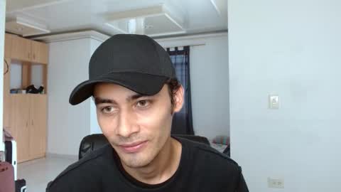 Snapshot of aureliv1 chatting on 12-04-25, 09:56 Aureliano online show from 12-04-25, 09:56