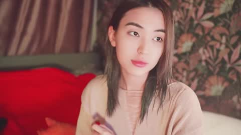 Snapshot of auromora chatting on 12-22-24, 04:27 Nayeon online show from 12-22-24, 04:27