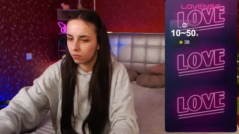 Snapshot of aurora_aksness chatting on 02-12-25, 02:43 Aurora online show from 02-12-25, 02:43