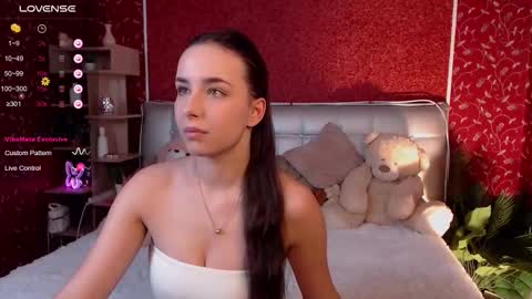 Snapshot of aurora_aksness chatting on 11-20-25, 10:04 Aurora online show from 11-20-25, 10:04