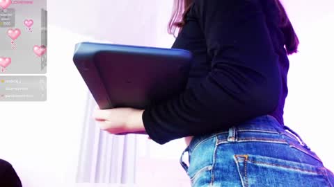 Snapshot of aurora_blossom__ chatting on 01-07-25, 06:14 Aurora online show from 01-07-25, 06:14