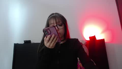 Snapshot of aurora_blossom__ chatting on 10-22-25, 06:40 Aurora online show from 10-22-25, 06:40