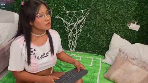 Snapshot of aurora_cruz chatting on 06-12-26, 08:19 aurora_cruz online show from 06-12-26, 08:19