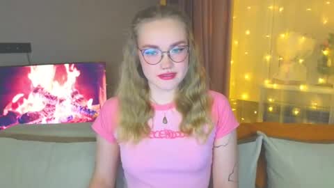 Snapshot of aurora_golden chatting on 12-24-24, 03:37 Kate online show from 12-24-24, 03:37