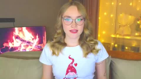 Snapshot of aurora_golden chatting on 12-26-24, 07:05 Kate online show from 12-26-24, 07:05