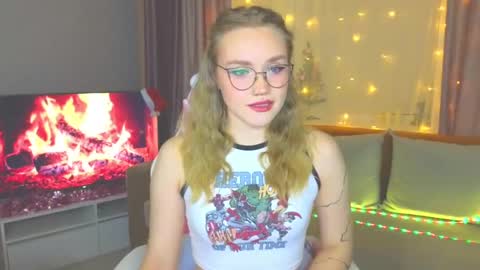 Snapshot of aurora_golden chatting on 01-06-25, 04:13 Kate online show from 01-06-25, 04:13