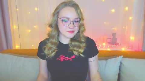 Snapshot of aurora_golden chatting on 02-04-25, 04:08 Kate online show from 02-04-25, 04:08