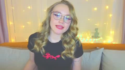 Snapshot of aurora_golden chatting on 02-04-25, 07:11 Kate online show from 02-04-25, 07:11