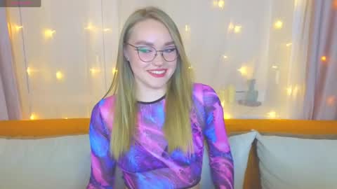 Snapshot of aurora_golden chatting on 03-06-25, 04:17 Kate online show from 03-06-25, 04:17