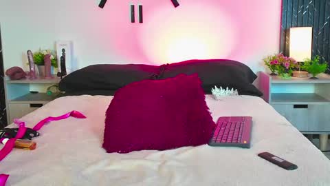 Aurora  online show from 04-10-26, 02:00