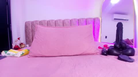 auroraa_miller online show from 12-16-25, 11:59