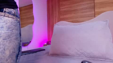 auroraa_miller online show from 05-12-26, 03:03