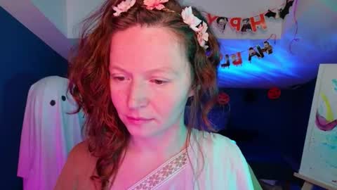 auroraborealis__ online show from 10-31-25, 07:09