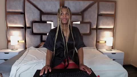 Snapshot of aurorabrow chatting on 11-18-25, 08:24 Ariana online show from 11-18-25, 08:24