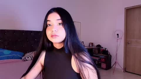 Snapshot of aurorafiore chatting on 12-15-25, 03:44 Aurora online show from 12-15-25, 03:44