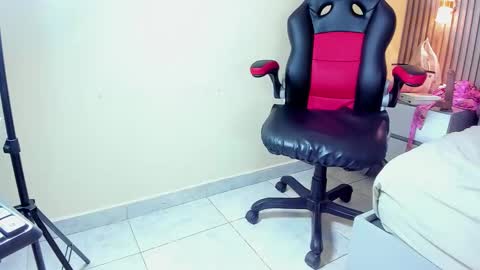 auroramartin2 online show from 11-07-25, 07:58