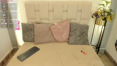 auroraqueenn online show from 06-25-26, 05:12