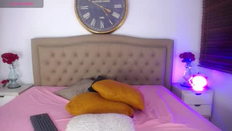 Snapshot of auroraricci chatting on 10-23-25, 01:21 Aurora Ricci online show from 10-23-25, 01:21