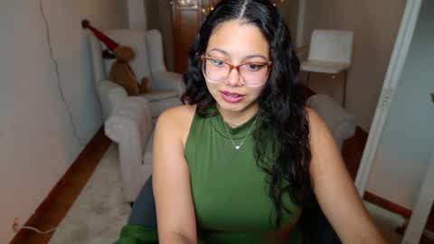 Snapshot of aurorasiera chatting on 12-23-24, 09:08 Aurora online show from 12-23-24, 09:08