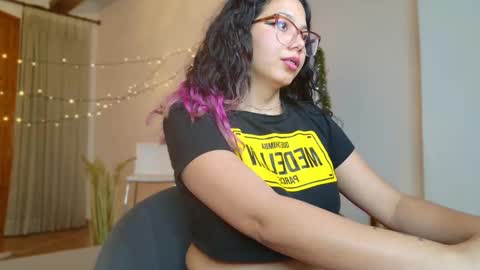 Snapshot of aurorasiera chatting on 12-31-24, 01:57 Aurora online show from 12-31-24, 01:57