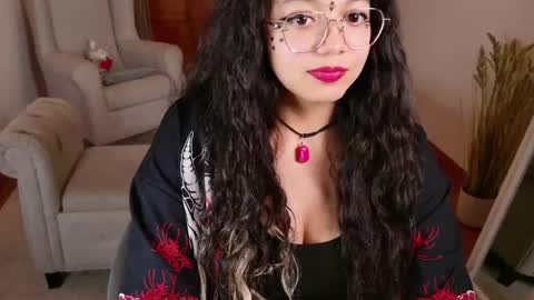 Snapshot of aurorasiera chatting on 11-05-25, 09:48 Aurora online show from 11-05-25, 09:48