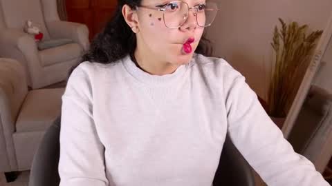 Snapshot of aurorasiera chatting on 11-09-25, 09:24 Aurora online show from 11-09-25, 09:24