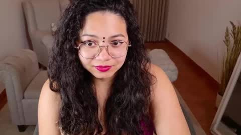 Snapshot of aurorasiera chatting on 11-17-25, 09:20 Aurora online show from 11-17-25, 09:20