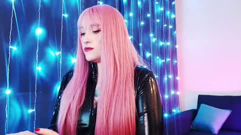 Snapshot of auroraunique chatting on 03-05-25, 01:17 Aurora online show from 03-05-25, 01:17