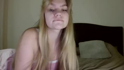 Snapshot of auroraxroses chatting on 11-23-25, 10:31 AuroraXRoses online show from 11-23-25, 10:31