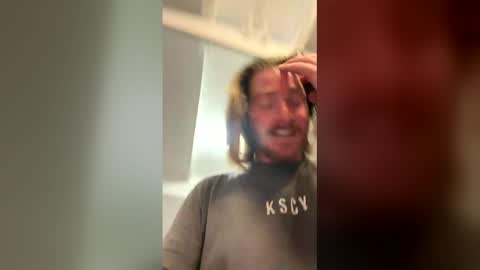 Snapshot of aussie_surf_dude chatting on 03-15-26, 09:37 Aussie online show from 03-15-26, 09:37