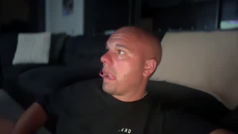 Snapshot of aussieboycal chatting on 02-08-25, 11:01 aussieboycal online show from 02-08-25, 11:01