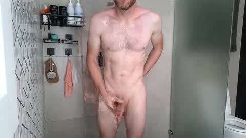 Snapshot of aussieweapon chatting on 10-22-25, 10:53 Nick online show from 10-22-25, 10:53