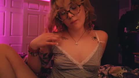 Snapshot of autierains chatting on 02-25-26, 03:27 Autie 3 online show from 02-25-26, 03:27