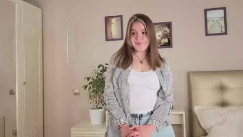 Mia  online show from 10-10-25, 06:23