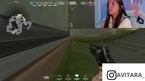 Snapshot of ava_broown chatting on 12-17-25, 08:15 online show from 12-17-25, 08:15