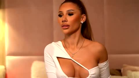 Ava online show from 12-04-25, 01:59