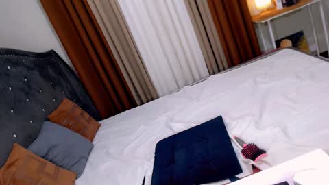 Snapshot of ava_lux chatting on 12-27-24, 08:39 Ava online show from 12-27-24, 08:39
