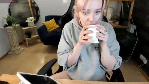 avabloom_ online show from 02-05-26, 10:25