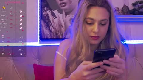 Snapshot of avablue_ chatting on 02-07-25, 07:18 online show from 02-07-25, 07:18